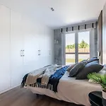 Akomodat En Precioso Y Moderno Con Jardin Y Parking *