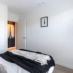 Akomodat En Precioso Y Moderno Con Jardin Y Parking Appartamento *