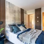 Appartamento Akomodat En Precioso Y Moderno Con Jardin Y Parking