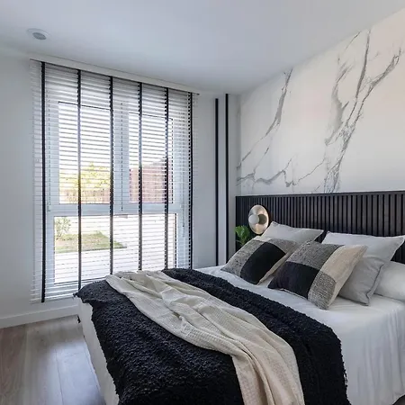 Akomodat En Precioso Y Moderno Con Jardin Y Parking 公寓 *