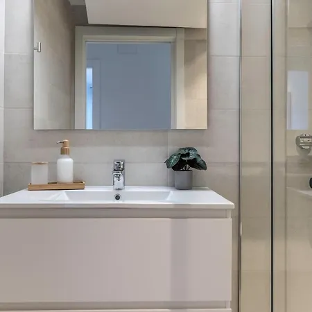 Akomodat En Precioso Y Moderno Con Jardin Y Parking 公寓 格乔