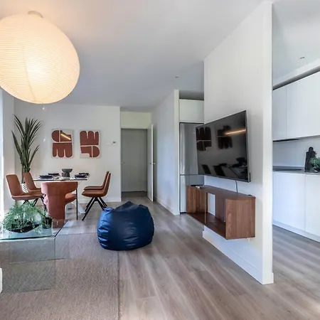 公寓 Akomodat En Precioso Y Moderno Con Jardin Y Parking