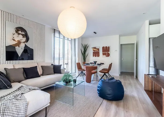 Akomodat En Precioso Y Moderno Con Jardin Y Parking ゲチョ