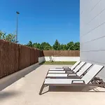 Akomodat En Precioso Y Moderno Con Jardin Y Parking Гечо