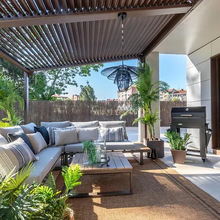 Akomodat En Precioso Y Moderno Con Jardin Y Parking Апартаменты