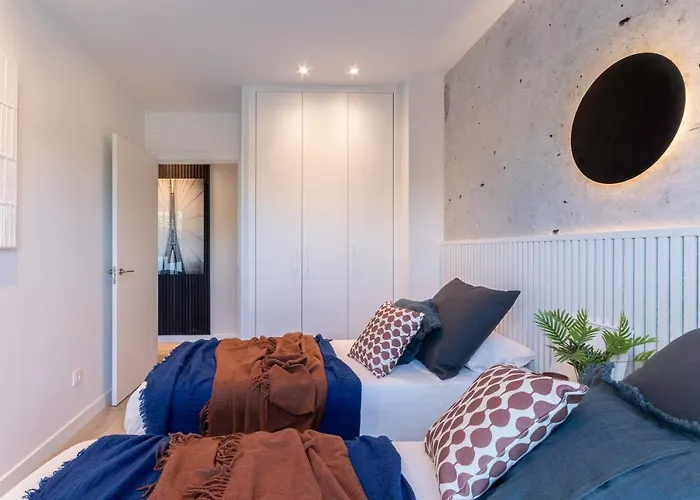 Akomodat En Precioso Y Moderno Con Jardin Y Parking Apartment