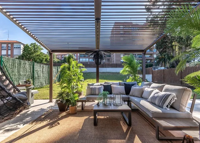 Akomodat En Precioso Y Moderno Con Jardin Y Parking Apartment