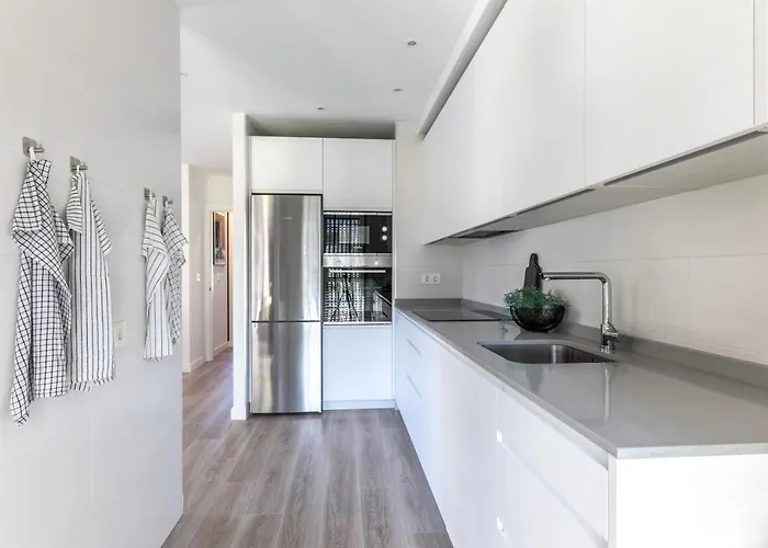 Apartment Akomodat En Precioso Y Moderno Con Jardin Y Parking