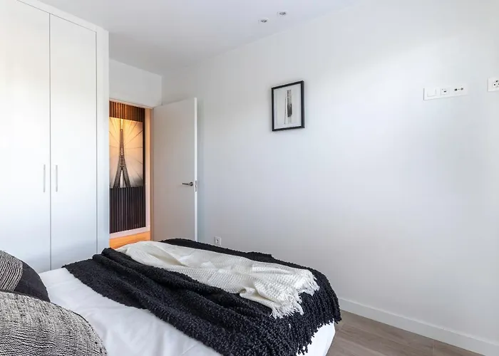 Akomodat En Precioso Y Moderno Con Jardin Y Parking Apartment *