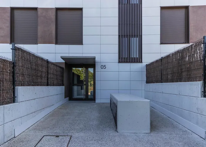 Apartment Akomodat En Precioso Y Moderno Con Jardin Y Parking