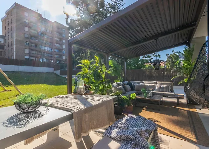 Akomodat En Precioso Y Moderno Con Jardin Y Parking