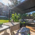 Akomodat En Precioso Y Moderno Con Jardin Y Parking