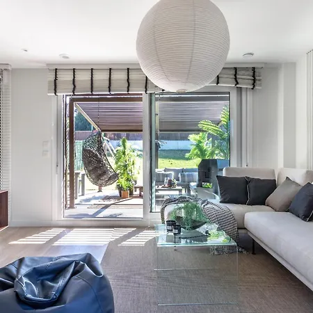 Akomodat En Precioso Y Moderno Con Jardin Y Parking Apartment